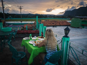 kolacja na dachu casa particular el nino w vinales kuba