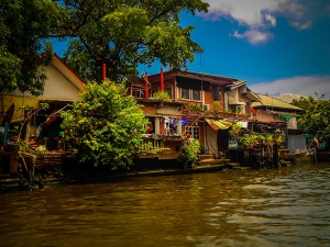 tajlandia bangkok rejs po rzece menam domy na palach