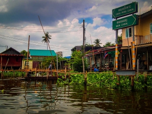 tajlandia bangkok rejs po rzece menam wioska na palach