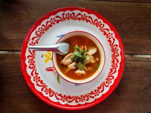 tajlandia chiang mai thai farm cooking school nauka gotowania farma stanowisko zupa tom yam z kurczakiem
