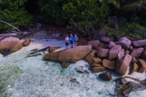 seszele seychelles la digue dron drone skaly w wodzie daleko od domu
